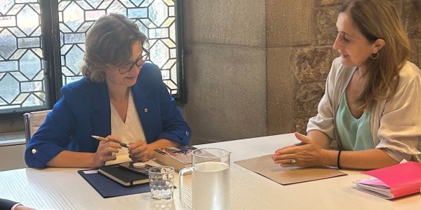 Reunió amb la consellera d'Acció Exterior i Unió Europea, Meritxell Serret, per fomentar la participació ciutadana