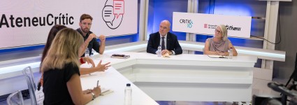 Dolors Camats, directora de la FCE, col·labora en una entrevista amb el conseller Jaume Duch, Carme Colomina i Sonia Andolz